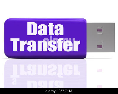 Daten-Transfer USB-Stick zeigt Data Storage Archivierung oder Dateien übertragen Stockfoto