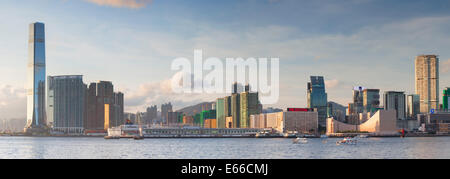 Ansicht von Tsim Sha Tsui und West Kowloon Skyline, Kowloon, Hong Kong Stockfoto