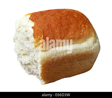 Die Hälfte der Weißbrot isoliert auf weiss gebrochen Stockfoto