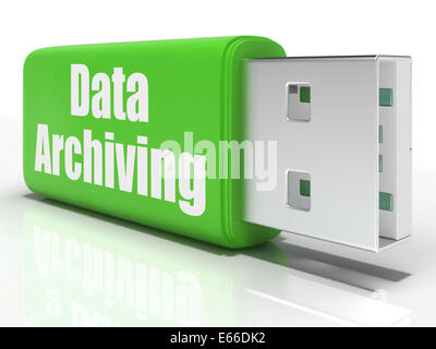 Daten-Archivierung USB-Stick zeigt Daten übertragen und Speicherorganisation Stockfoto