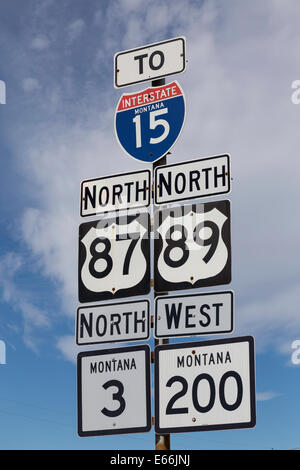 Straßenschilder, ich-15, N 87, 89 und Montana State Straßen 2 und 200, Montana, USA Stockfoto