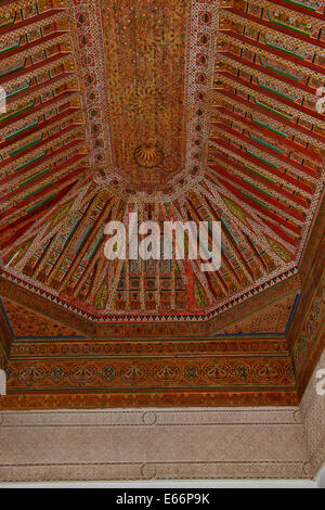 Palais Bahia Innenräume & Gärten, bepflanzt mit Orange und Jasmin, aufwendigen Schnitzereien, Türen, decken, Marrakech, Marrakesch, Marokko Stockfoto