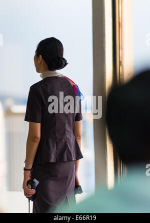 Korean Air Stewardess für Asiana Airlines am Flughafen Seoul, Südkorea. Stockfoto