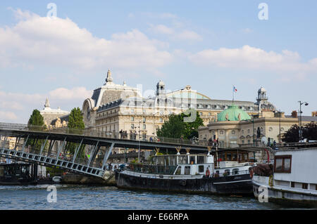 Das Musée d ' Orsay gesehen vom Seineufer in Paris, Frankreich Stockfoto