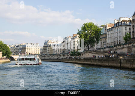 Historische Gebäude vom Seineufer in Paris, Frankreich Stockfoto