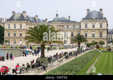 Das Palais du Luxembourg im Jardin du Luxembourg, der Jardin du Luxembourg in Paris, Frankreich Stockfoto