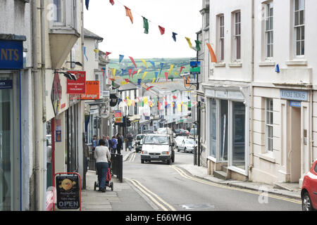 Helston Cornwall UK mit Bunting bereit für Flora Tag Stockfoto