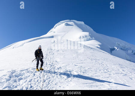 Abstieg vom Gipfel des Tocllaraju 6032m, Ishinca Tal, Cordillera Blanca, Anden, Peru, Südamerika Stockfoto