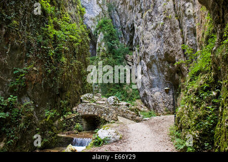 Italien, Veneto, Recoaro Terme, Montagna spaccata Stockfoto