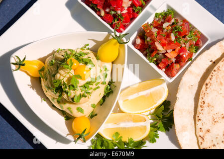 Hummus, eines der traditionellen arabischen Gerichte Stockfoto