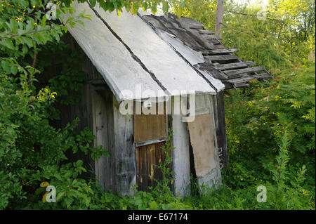 alten verfallenen Hütte in einem Peeling Stockfoto