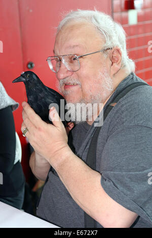 London, UK. 16. August 2014. Spiel der Throne Autor George RR Martin Signierstunde anlässlich Loncon 3 72. World Science Fiction Convention in London, England-Credit: Paul Brown/Alamy Live News Stockfoto