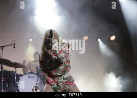 Worms, Deutschland. 16. August 2014. Lead-Sängerin Mieze Katz von MIA. ist abgebildet, die live auf der Bühne beim Jazz and Joy Festival 2014 in Worms. Deutsche Rock/Pop Band MIA. an der Jazz und Joy Festival 2014 in Worms, live gespielt. Bildnachweis: Michael Debets/Alamy Live-Nachrichten Stockfoto