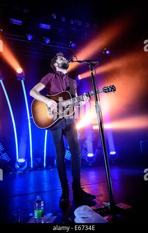 Toronto, Ontario, Kanada. 16. August 2014. Englischer Folk-Rock-Sängerin MICHAEL DAVID ROSENBERG, besser bekannt unter seinem Künstlernamen Passagier durchgeführt ausverkaufter Show Sound Academy in Toronto. Bildnachweis: Igor Vidyashev/ZUMA Draht/Alamy Live-Nachrichten Stockfoto