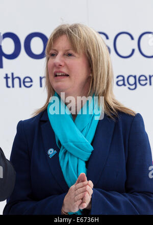 Shona Robison MSP Ministerin für Sport und Commonwealth Games auf dem George Square nach der Team Scotland Parade durch Glasgow Stockfoto