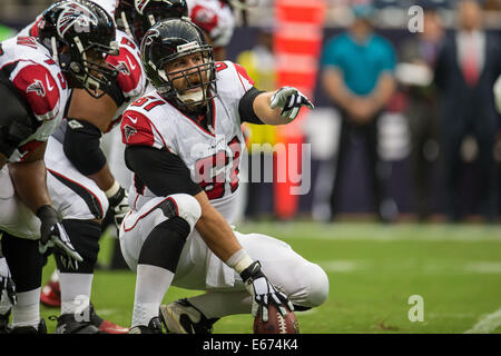 Houston, Texas, USA. 16. August 2014. Atlanta Falcons Center Joe Hawley (61) bereitet sich auf ein Spiel bei einem NFL Preseason Spiel zwischen Houston Texans und die Atlanta Falcons NRG-Stadion in Houston, TX am 16. August 2014. Bildnachweis: Trask Smith/ZUMA Draht/Alamy Live-Nachrichten Stockfoto
