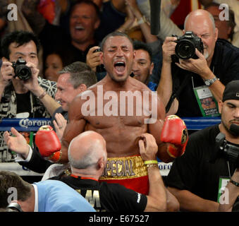 16. August 2014, Carson ca. Großbritanniens Kell Brook reagiert hat er übernimmt den Sieg der USA Shawn Porter Samstagabend. Kell Brook Shawn Porter für den IBF im Weltergewicht WM-Titel in der Stub-Hub Mitte durch Mehrheitsbeschluss nach 12 Runden gewonnen. Foto von gen Blevins/LA DAILYNEWS © gen Blevins/ZUMA Draht/Alamy Live-Nachrichten Stockfoto