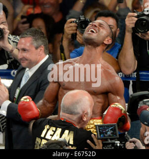 16. August 2014, Carson ca. Großbritanniens Kell Brook reagiert hat er übernimmt den Sieg der USA Shawn Porter Samstagabend. Kell Brook Shawn Porter für den IBF im Weltergewicht WM-Titel in der Stub-Hub Mitte durch Mehrheitsbeschluss nach 12 Runden gewonnen. Foto von gen Blevins/LA DAILYNEWS © gen Blevins/ZUMA Draht/Alamy Live-Nachrichten Stockfoto