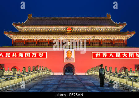 Peking, CHINA - 24. Juni 2014: Die Tiananmen-Tor am Platz des himmlischen Friedens. Das Tor diente als Eingang zur Kaiserstadt, Stockfoto