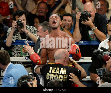 16. August 2014, Carson ca. Großbritanniens Kell Brook reagiert hat er übernimmt den Sieg der USA Shawn Porter Samstagabend. Kell Brook Shawn Porter für den IBF im Weltergewicht WM-Titel in der Stub-Hub Mitte durch Mehrheitsbeschluss nach 12 Runden gewonnen. Foto von gen Blevins/LA DAILYNEWS/ZumaPress Credit: Gene Blevins/ZUMA Draht/Alamy Live-Nachrichten Stockfoto