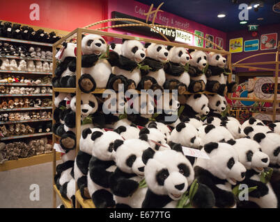 Teddybären in der berühmten Hamleys-Spielzeug-Shop, London, Vereinigtes Königreich Stockfoto