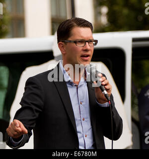 Jimmie Åkesson, Führer der schwedischen Partei Sverigedemokraterna, hält eine Wahl-Rede Stockfoto