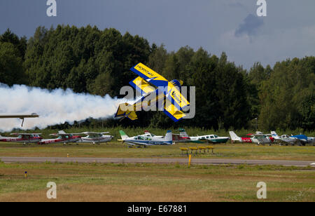 Helsinki, Finnland, 16. August, 2014.Air Show pilot Jacob Holländer Flyed Viking am Flughafen Helsinki-Malmi auf Finnland International Airshow 2014. Bildnachweis: Aija Lehtonen/Alamy Live-Nachrichten Stockfoto