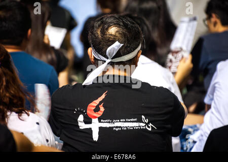 "4. Juni korrigieren Urteil" T-shirt am 25. Jahrestag des Tiananmen-Massakers, Hong Kong Stockfoto