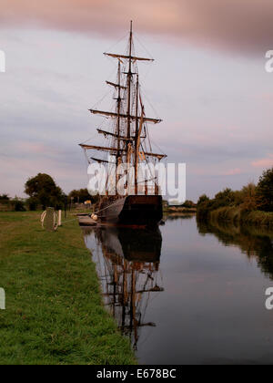 Großsegler Wonder auf Gloucester und Schärfe-Kanal, Richtung Gloucester Docks zum Film Alice im Wunderland Stockfoto