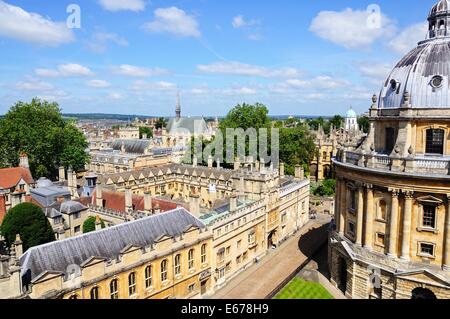 Erhöhten Blick auf Brasenose College mit einem Teil des Radcliffe Camera auf der rechten Seite, Oxford, UK, West-Europa. Stockfoto