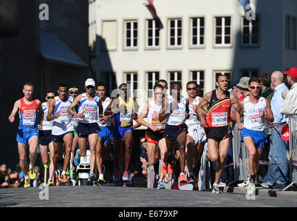 Zürich, Schweiz. 17. August 2014. Athleten kämpfen im Marathon bei den Europäischen Leichtathletik Weltmeisterschaften 2014 in Zürich, Schweiz, 17. August 2014. Foto: Rainer Jensen/Dpa/Alamy Live-Nachrichten Stockfoto