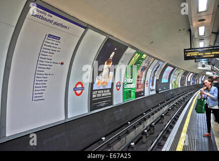 Knightsbridge Tube Station London Stockfoto