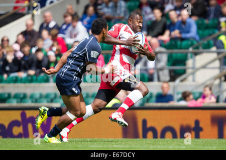 Twickenham, Großbritannien. 17. August 2014. World Club Rugby 7 s. Sam Duschen (Gloucester Rugby (ENG)) läuft mit dem Ball während des Spiels zwischen Gloucester Rugby (ENG) und Seattle (USA). Bildnachweis: Aktion Plus Sport/Alamy Live-Nachrichten Stockfoto