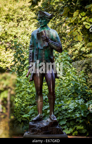 Leben Größe Bronze Statue von Captain Cook, von Marc Clark in Captain Cook Cottage, Fitzroy Gardens, Melbourne, Australien Stockfoto