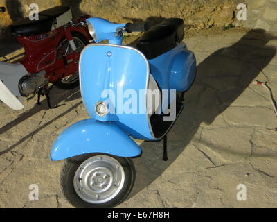 Foto des Vespa-Motorrads der Vintage bei der 9. Ausstellung von klassischen Motorrädern in Chania, Crete, Griechenland. Stockfoto