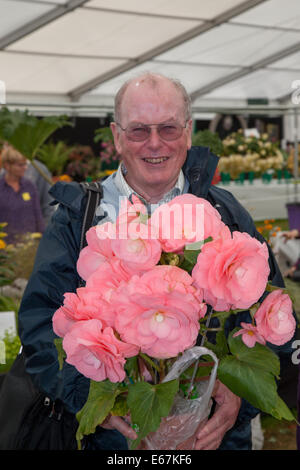 Southport, Merseyside, England. 17. August 2014.  Exponate auf Großbritanniens größte unabhängige Blumenschau, der seinen 85. Jahr mit einer lärmenden Karneval-wie Feier aller Dinge lateinamerikanischen feiert.  Unterhaltung, Essen Demonstrationen und Gartengestaltung. Bildnachweis: Mar Photographics/Alamy Live-Nachrichten. Stockfoto