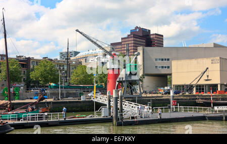 Maritime Museum, Wassertaxi, historischen Feuerschiff in den Wein Hafen, Rotterdam, Südholland, Niederlande Stockfoto