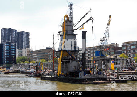 Historische Korn Entlader in das Hafenmuseum Leuvehaven, Rotterdam, Südholland, Niederlande Stockfoto
