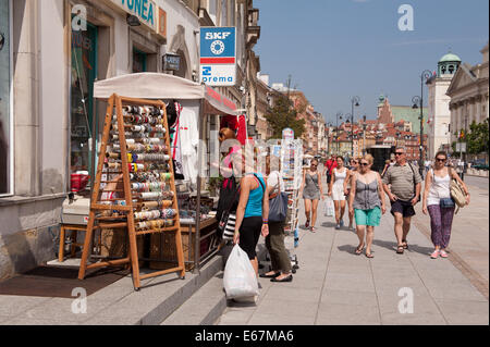 Warschau-Souvenirs in Stillage im shop Stockfoto