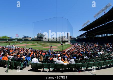 High School Baseball-Playoff-Spiel im Wrigley Field, Chicago, Illinois. Whitney Young High School Vs Morgan Park H. S. Stockfoto