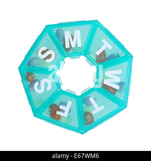 Siebeneckige Spender für eine Woche von Pillen, die vor einem weißen Hintergrund isoliert Stockfoto