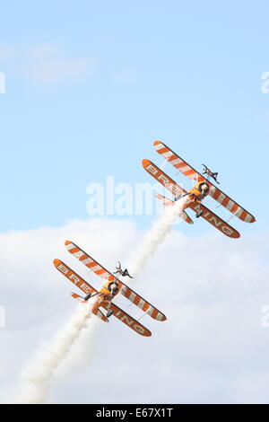 Pferderennbahn Ascot, Berkshire, UK. 17. August 2014. Szenen aus der ersten Red Bull Air Race auf der ikonischen Ascot Racecourse - das fünfte Rennen in der Weltmeisterschaft 2014 statt. Bildnachweis: Motofoto/Alamy Live-Nachrichten Stockfoto