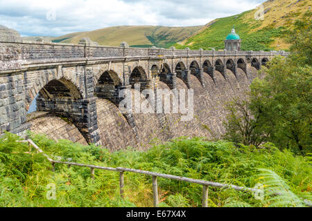 Graig Goch Reservoir und Mauerwerk Damm in Elan-Tal, Powys, Wales, Großbritannien Stockfoto