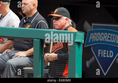 Cleveland, OH, USA. 17. August 2014. 17. August 2014: Baltimore Orioles Manager Buck Showalter (26) vor dem Spiel zwischen den Baltimore Orioles und den Cleveland Indians in Progressive Field in Cleveland, OH. Baltimore besiegte Cleveland 4-1. Bildnachweis: Frank Jansky/ZUMA Draht/Alamy Live-Nachrichten Stockfoto