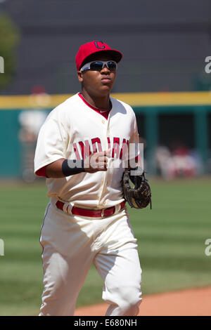 Cleveland, OH, USA. 17. August 2014. 17. August 2014: Cleveland Indians Infield Jose Ramirez (11) [9522] während des Spiels zwischen den Baltimore Orioles und den Cleveland Indians in Progressive Field in Cleveland, OH. Baltimore besiegte Cleveland 4-1. Bildnachweis: Frank Jansky/ZUMA Draht/Alamy Live-Nachrichten Stockfoto