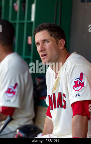 Cleveland, OH, USA. 17. August 2014. 17. August 2014: Cleveland Indians Catcher Yan Gomes (10) [7599] während des Spiels zwischen den Baltimore Orioles und den Cleveland Indians in Progressive Field in Cleveland, OH. Baltimore besiegte Cleveland 4-1. Bildnachweis: Frank Jansky/ZUMA Draht/Alamy Live-Nachrichten Stockfoto