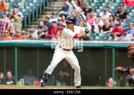 Cleveland, OH, USA. 17. August 2014. 17. August 2014: Cleveland Indians Links Feld Michael Brantley (23) [5594] während des Spiels zwischen den Baltimore Orioles und den Cleveland Indians in Progressive Field in Cleveland, OH. Baltimore besiegte Cleveland 4-1. Bildnachweis: Frank Jansky/ZUMA Draht/Alamy Live-Nachrichten Stockfoto