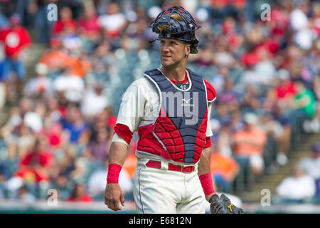 Cleveland, OH, USA. 17. August 2014. 17. August 2014: Cleveland Indians Catcher Yan Gomes (10) [7599] während des Spiels zwischen den Baltimore Orioles und den Cleveland Indians in Progressive Field in Cleveland, OH. Baltimore besiegte Cleveland 4-1. Bildnachweis: Frank Jansky/ZUMA Draht/Alamy Live-Nachrichten Stockfoto