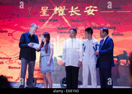 17. August 2014 - Xi ' an, CHINA - 17. AUGUST: Französische Literatur Nobelpreisträger Jean-Marie Gustave Le Clezio und chinesische Literatur Nobelpreis Nobelpreisträger Mo Yan besucht einen Dialog mit dem Thema "Chang'an und entlang der Seidenstraße" am 17. August in Xian. © SIPA Asien/ZUMA Draht/Alamy Live-Nachrichten Stockfoto