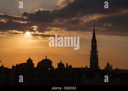 Brüssel - Silhouette Monts des Arts Abend. Stockfoto